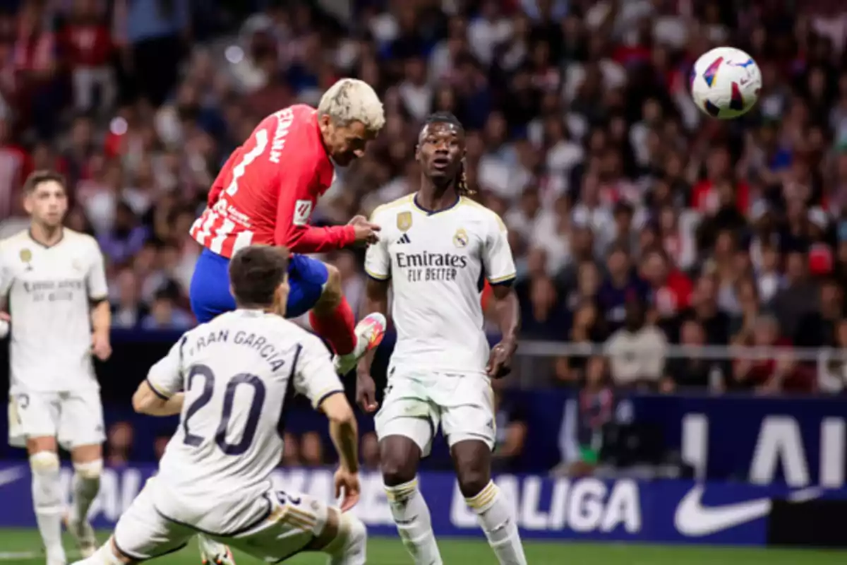 Griezmann marcando un gol al Real Madrid