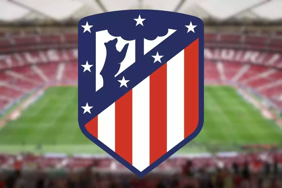 Imagen del escudo del Atlético de Madrid en un montaje en el Metropolitano