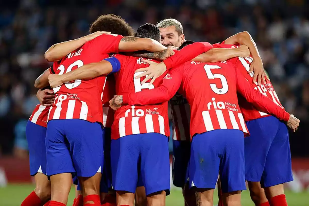 Imagen de los jugadores del Atlético de Madrid celebrando un gol en Vigo