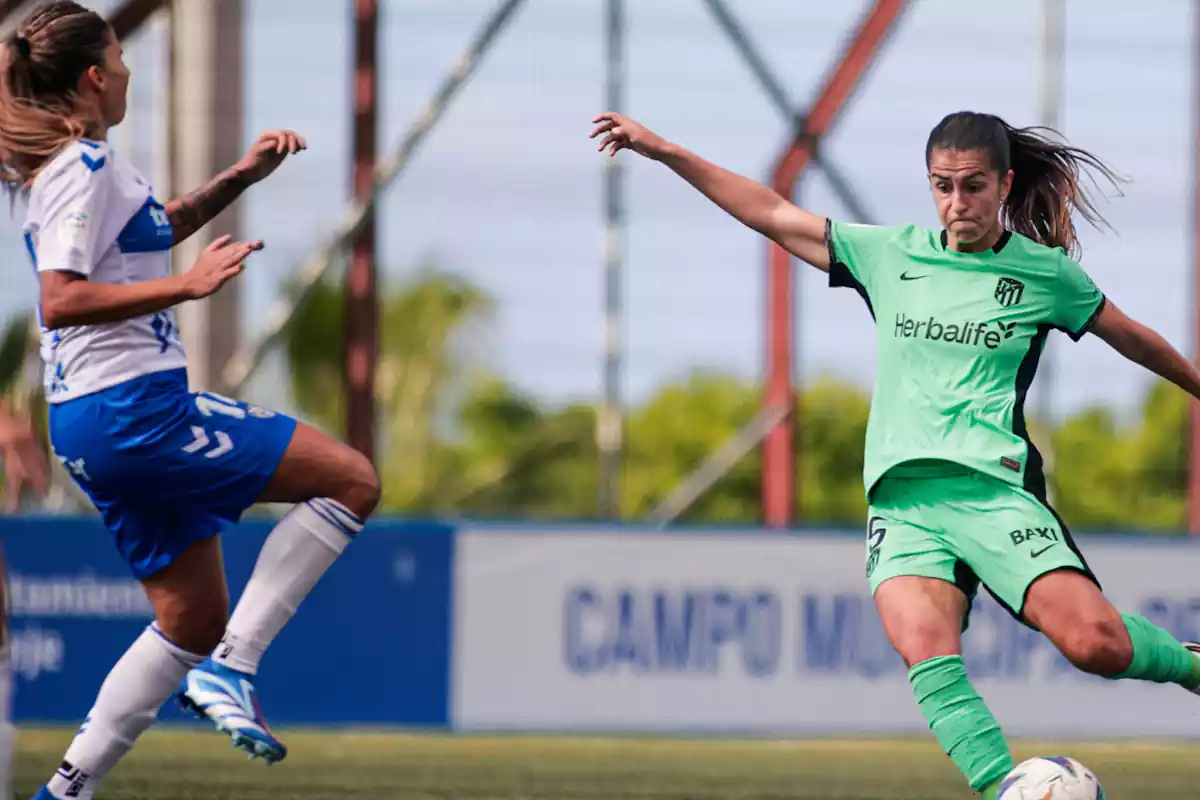 Sonia Majarín, en el transcurso del encuentro de la Liga F entre el Costa Adeje Tenerife Egatesa y el Atlético de Madrid disputado en la localidad de Adeje