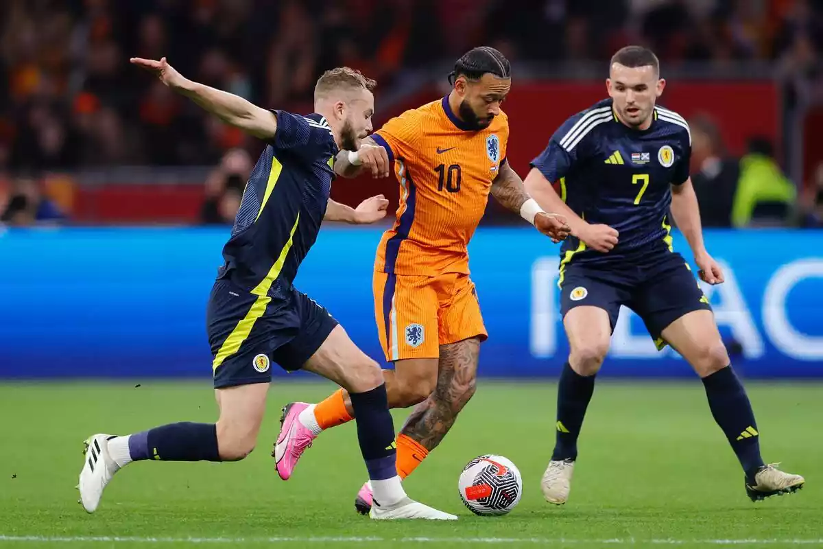 Memphis Depay en el partido que ha enfrentado a las selecciones de Holanda y Escocia