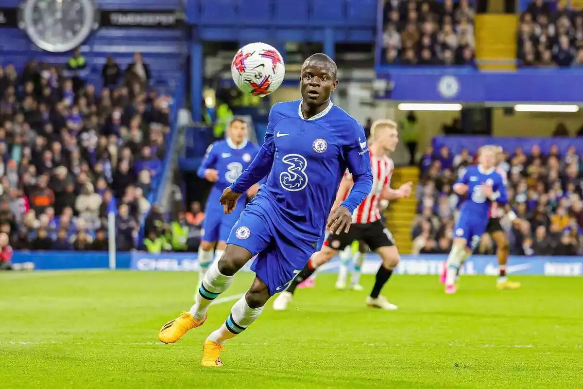 N'Golo Kanté en un partido con el Chelsea